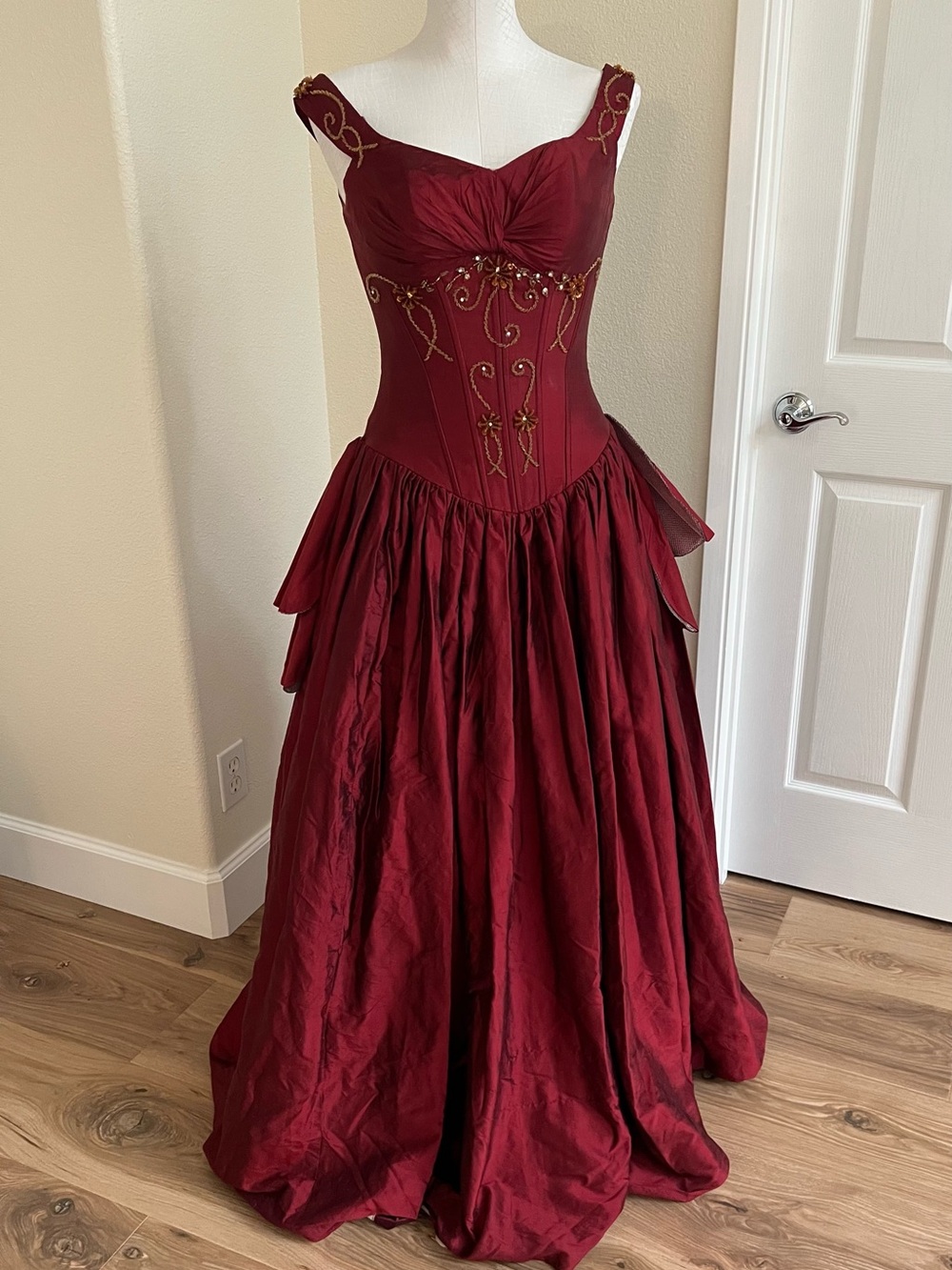 Vintage Burgundy Renaissance Ball Gown Medieval Princess Costume Small